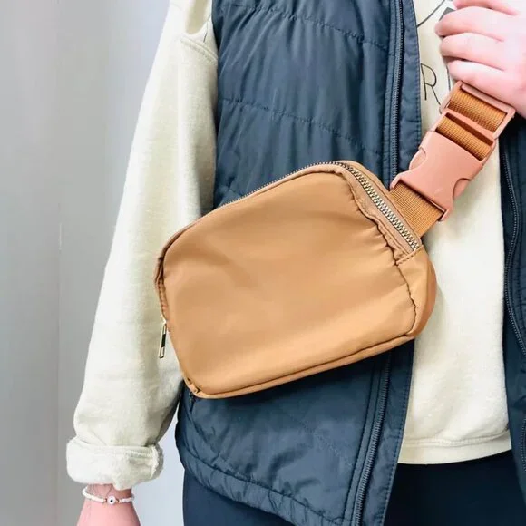 NWT Belt Bag - Picture 1 of 1